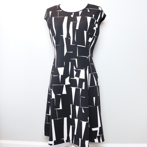 Vince Camuto Dresses & Skirts - Vince Camuto Black/White Cap Sleeve Dress